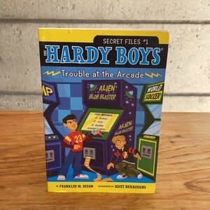 😎 4/20$ Hardy Boys “Trouble at the Arcade”